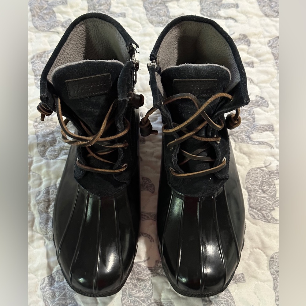 Sperry Top Sider Waterproof Rubber Boots SIZE: 7 D15-61458. STS90987